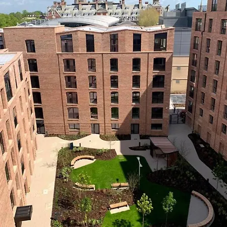 Luxury One Bedroom Within The Walls Apartment *