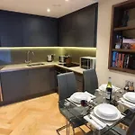 Luxury One Bedroom Within The Walls *