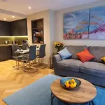 Luxury One Bedroom Within The Walls