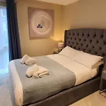 Luxury One Bedroom Within The Walls