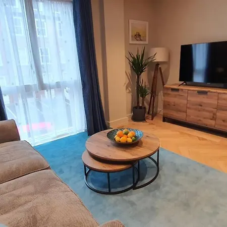 Luxury One Bedroom Within The Walls York