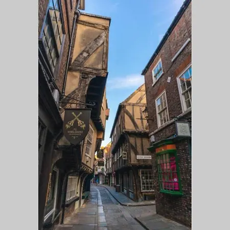 Luxury One Bedroom Within The Walls 公寓 *