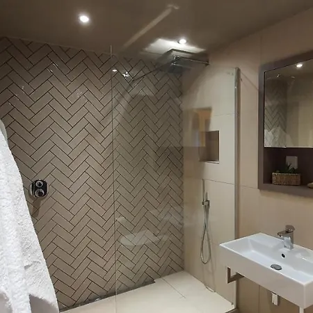 Luxury One Bedroom Within The Walls * York